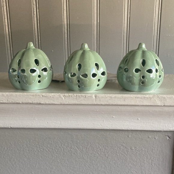 NWT Set of 3 LED Light Up Ceramic Pearl Glazed Petal Cutout Pumpkin Decorations - Picture 14 of 17